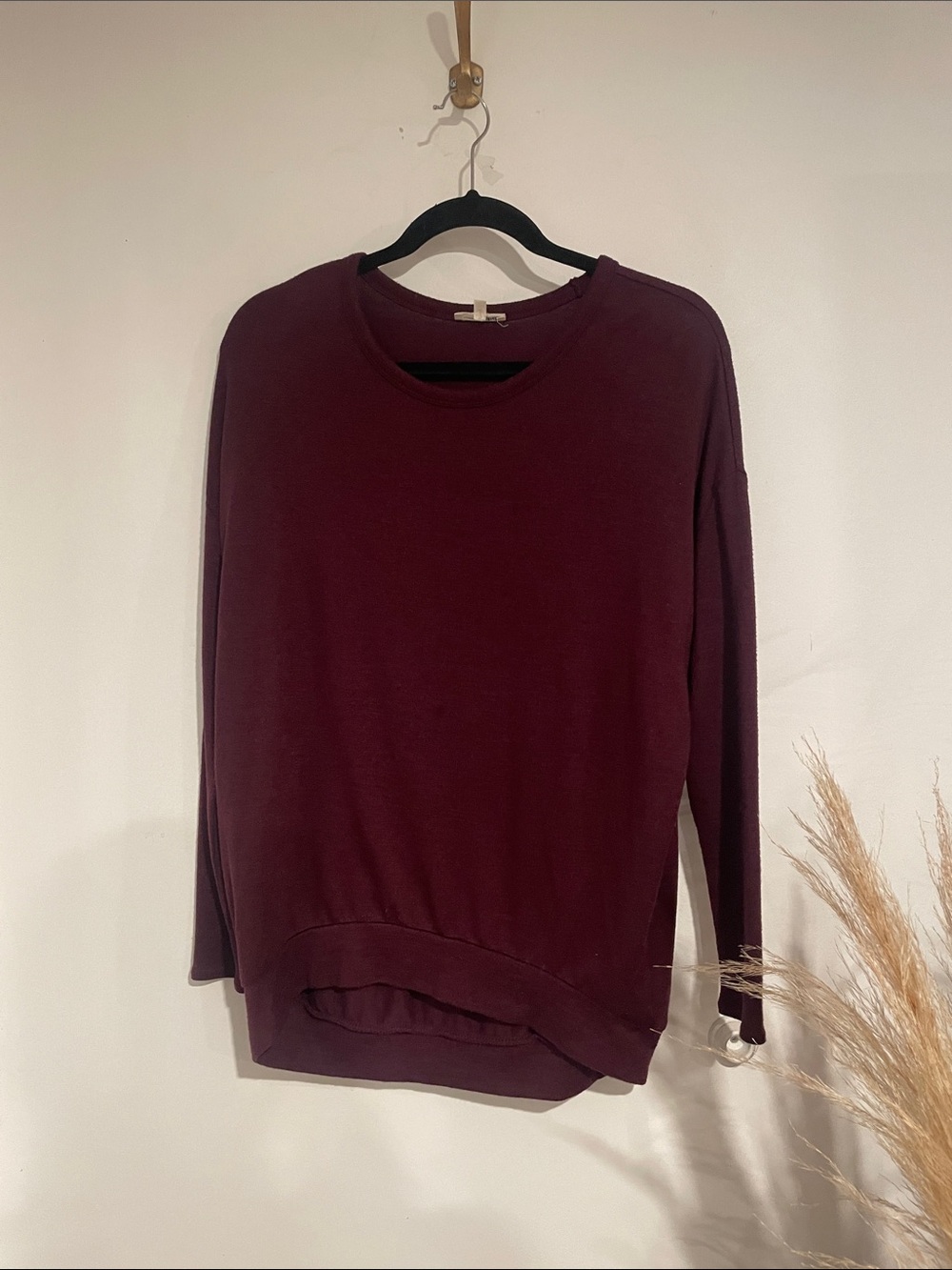 Aritzia Wilfred Free Maroon Crewneck Pullover Sweatshirt Sz XS B139